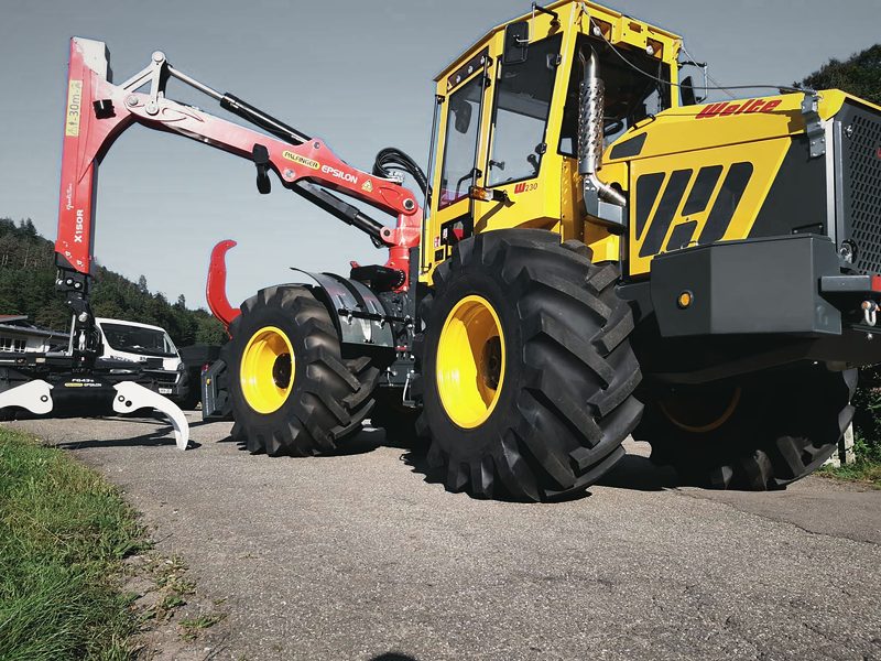 Rückeschlepper mit Forstkran
